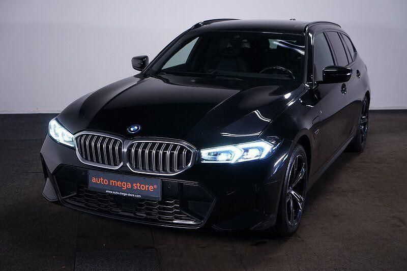 Black metallic Gebraucht 2023 BMW 330e M Sport Kombi | 31.491 € (Superpreis) - Bild 1/4