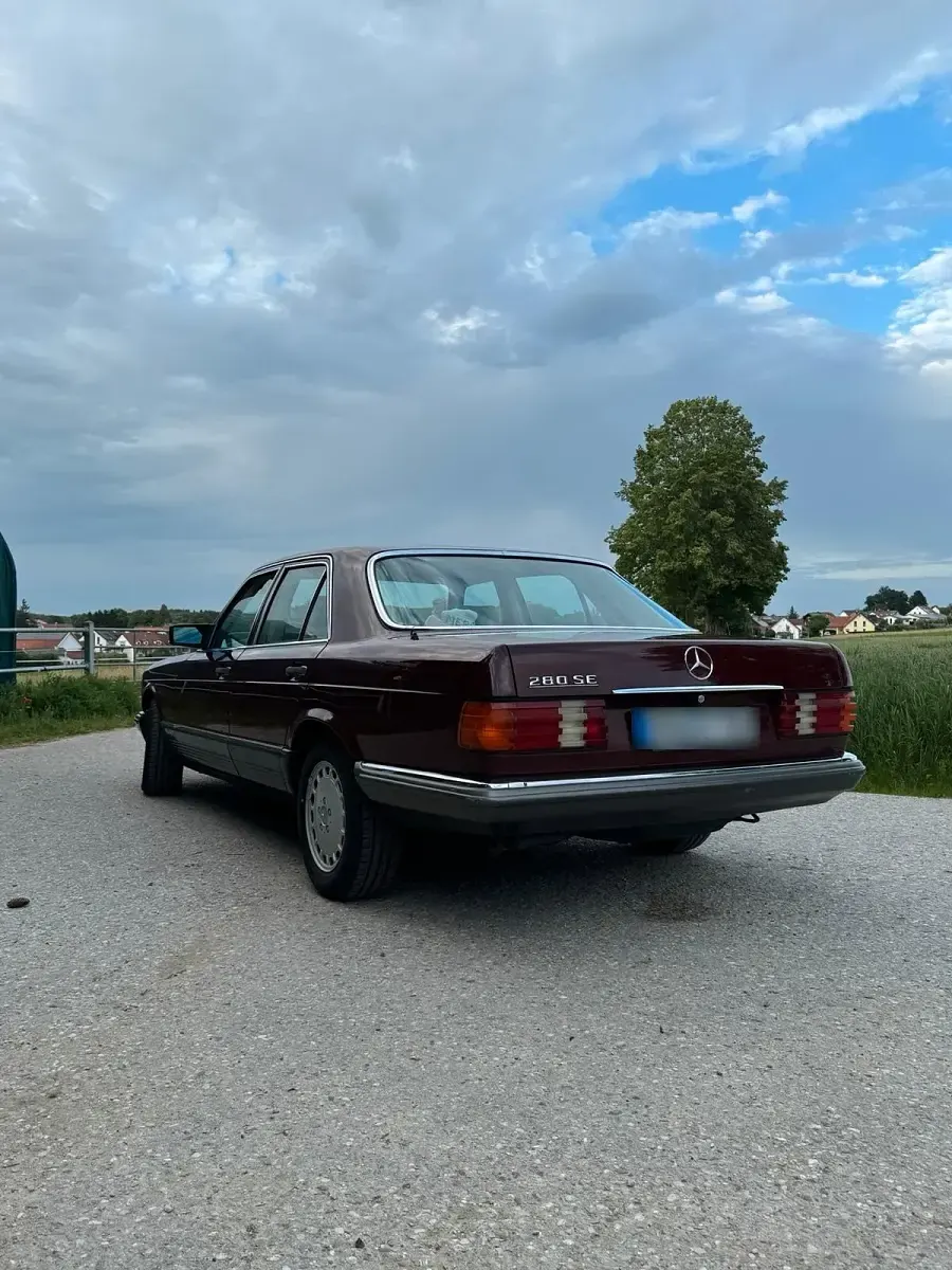 Gebraucht Mercedes 280 185 PS (136 kW) 1983 Rot Limousine