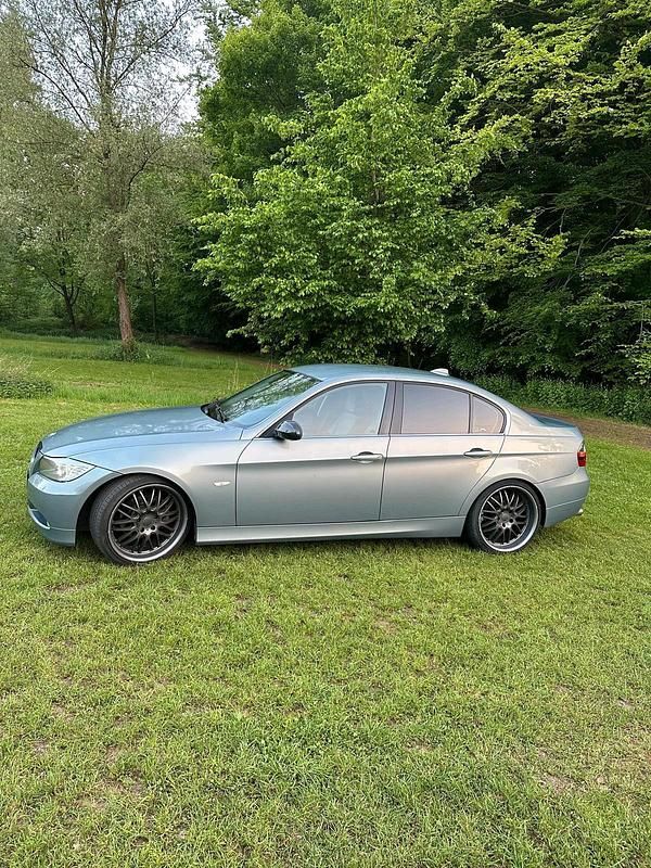 Grau Gebraucht 2005 BMW 330 M Performance Limousine | 5.999 € (Guter Preis) - Bild 1/4