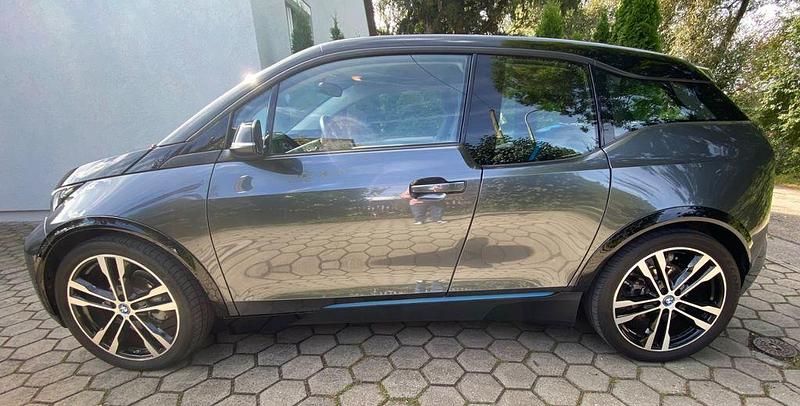 Grau Gebraucht 2021 BMW i3 Kleinwagen | 20.500 € (Guter Preis) - Bild 1/4