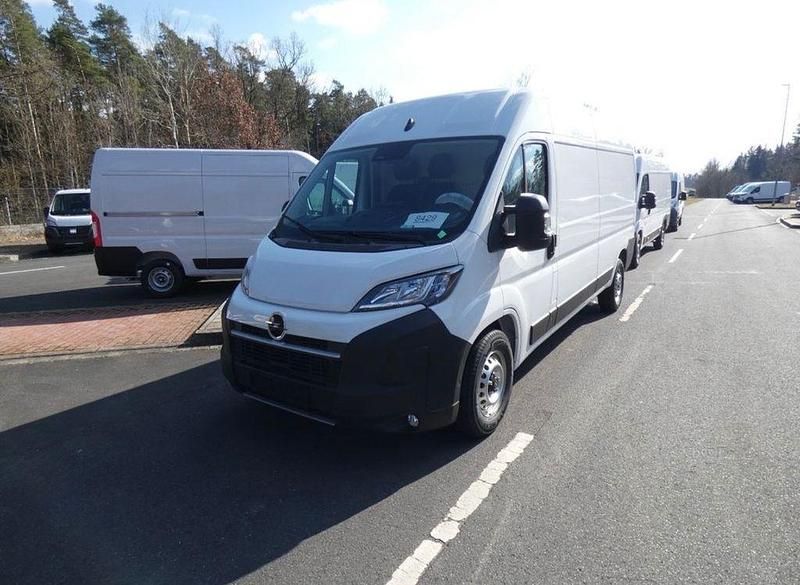 Weiß Gebraucht 2024 Opel Movano Van | 35.900 € (Guter Preis) - Bild 1/4