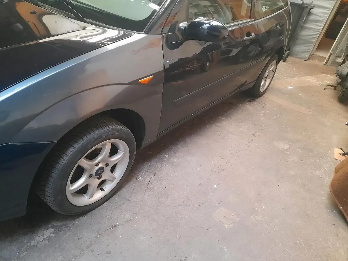 Gebraucht Ford Focus 105 PS (77 kW) 2004 Blau Kleinwagen