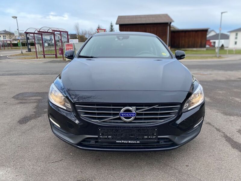 Schwarz Gebraucht 2014 Volvo V60 Momentum Kombi | 8.499 € (Fairer Preis) - Bild 1/4