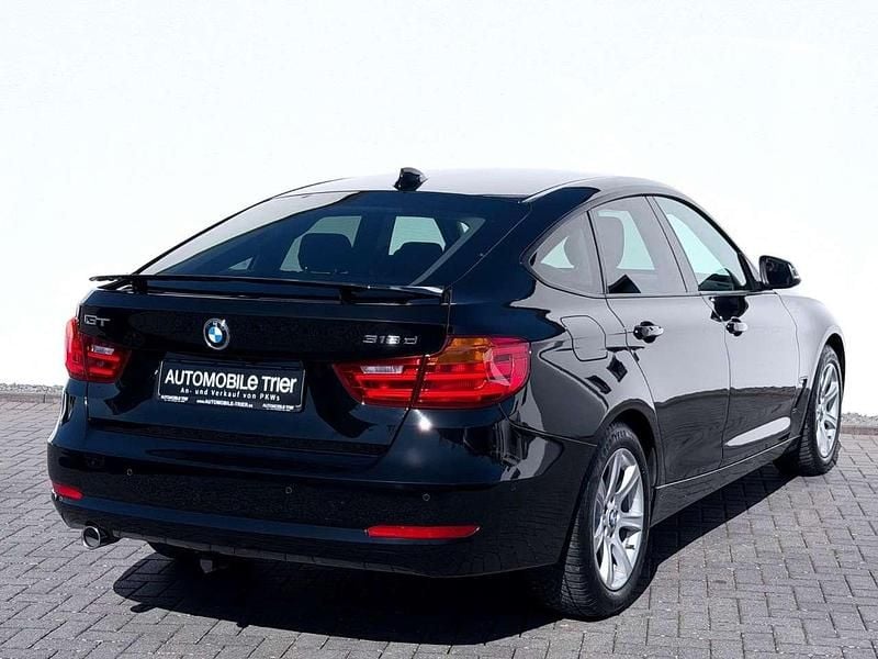 Gebraucht BMW 318 150 PS (110 kW) 2016 Schwarz Limousine