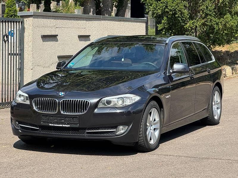 Grau Gebraucht 2011 BMW 525 Kombi | 6.990 € (Guter Preis) - Bild 1/4