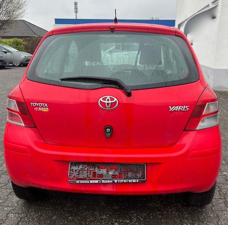 Gebraucht Toyota Yaris Cool 69 PS (50 kW) 2011 Rot Kleinwagen
