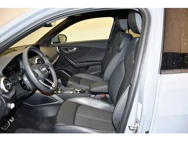 Gebraucht Audi Q2 S-Line 150 PS (110 kW) 2024 Nardograu (uni) SUV