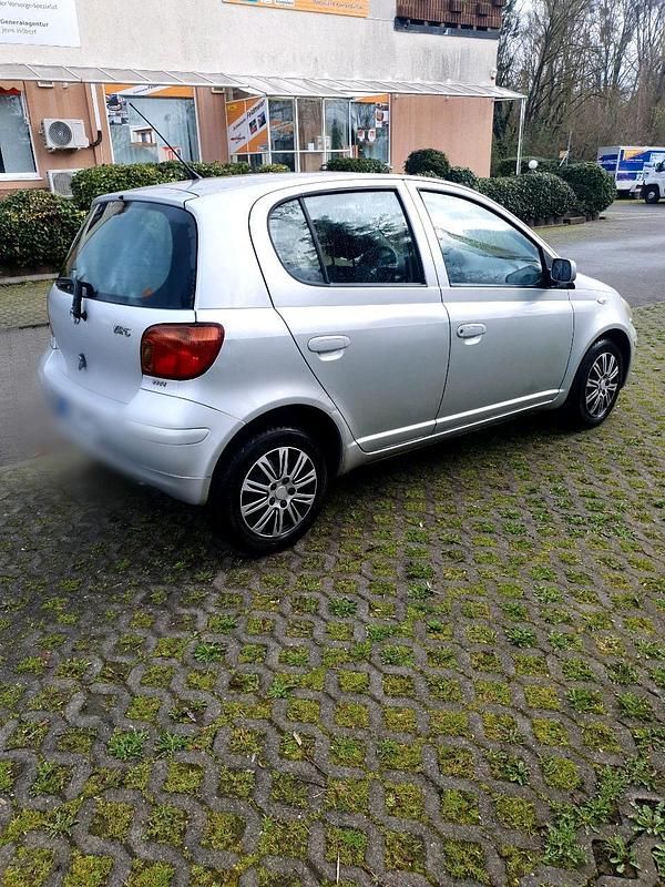 Gebraucht Toyota Yaris 87 PS (63 kW) 2004 Silber Kleinwagen