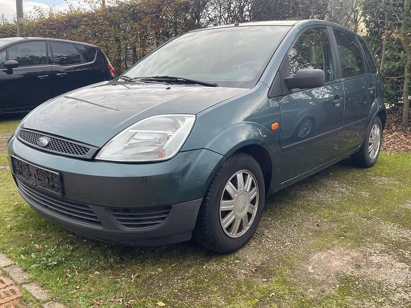 Grün Gebraucht 2002 Ford Fiesta Ambiente Kleinwagen | 1.799 € (Teuer) - Bild 1/4