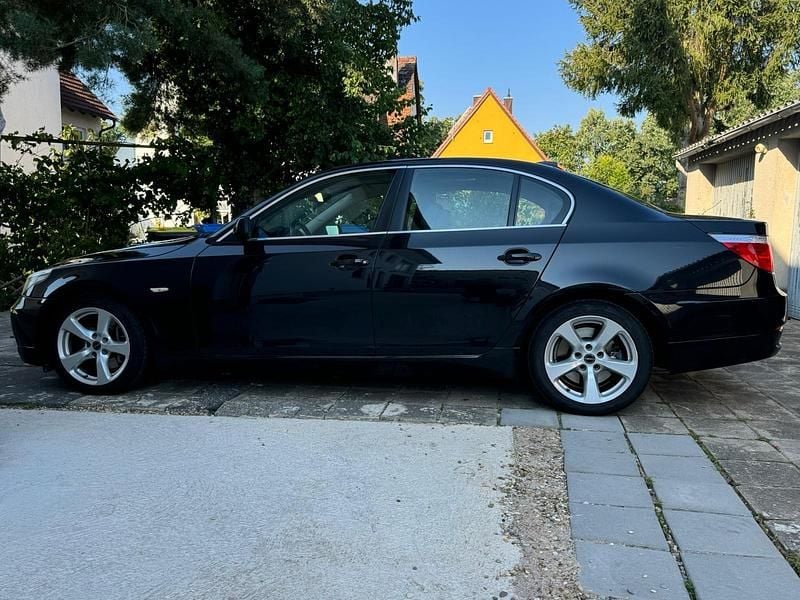 Schwarz Gebraucht 2008 BMW 523 Limousine | 5.900 € (Fairer Preis) - Bild 1/4