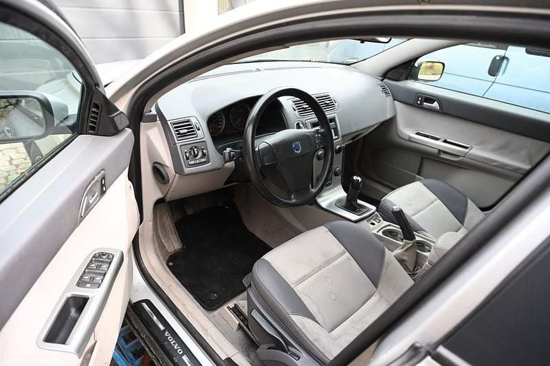 Gebraucht Volvo V50 Kinetic 136 PS (100 kW) 2005 Silber Kombi