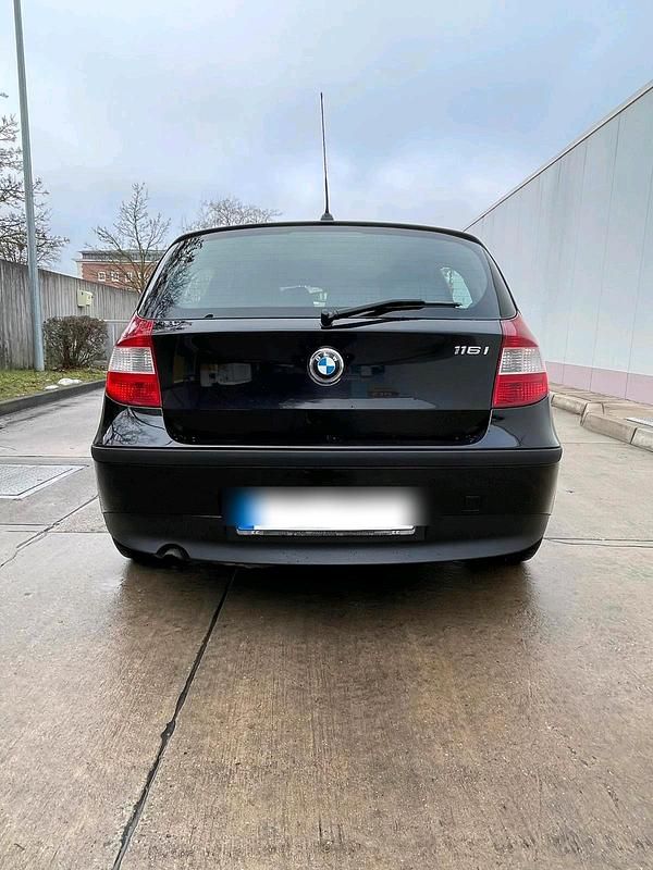 Gebraucht BMW 116 116 PS (85 kW) 2004 Schwarz Kleinwagen