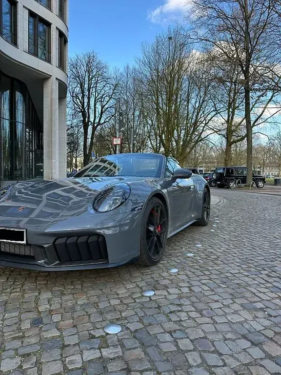 Gebraucht Porsche 992 541 PS (397 kW) 2025 Grau Cabrio