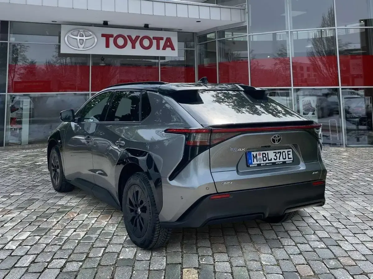 Gebraucht Toyota bZ4X Lounge 252 kW (343 PS) 2026 Silber SUV