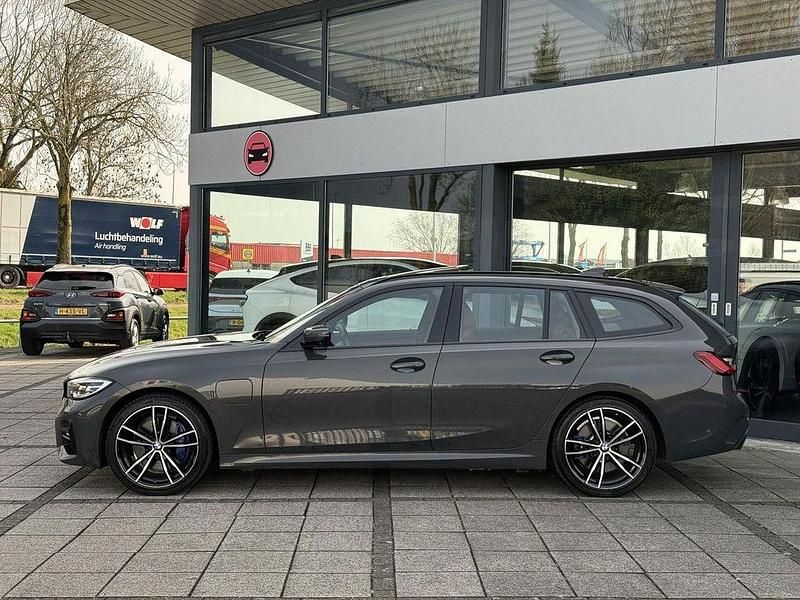 Gebraucht BMW 330e M Sport 292 PS (214 kW) 2021 Grau Kombi