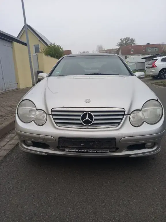 Gebraucht Mercedes 180 129 PS (94 kW) 2002 Silber Limousine
