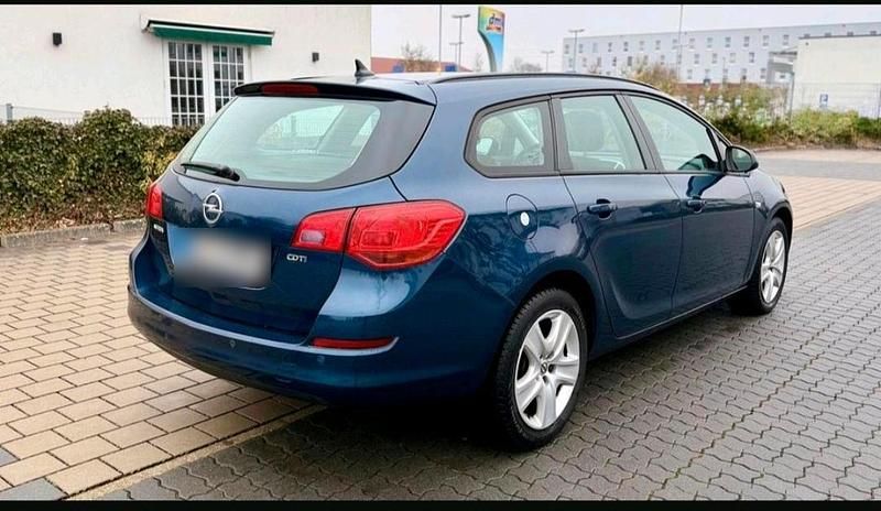 Gebraucht Opel Astra 110 PS (80 kW) 2011 Kombi