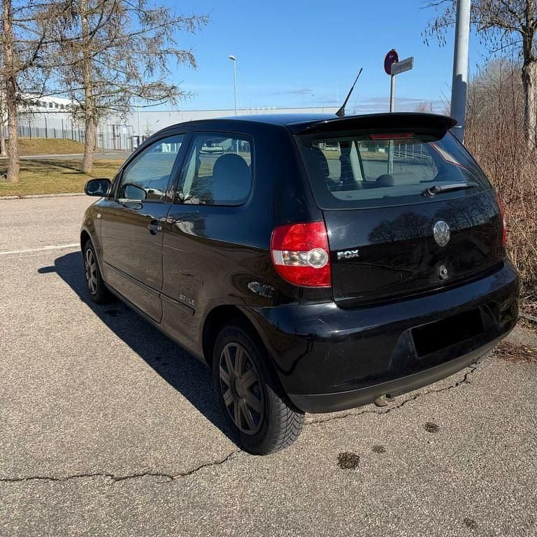 Second-hand VW Fox Style 60 CP (44 kW) 2011 Negru Hatchback