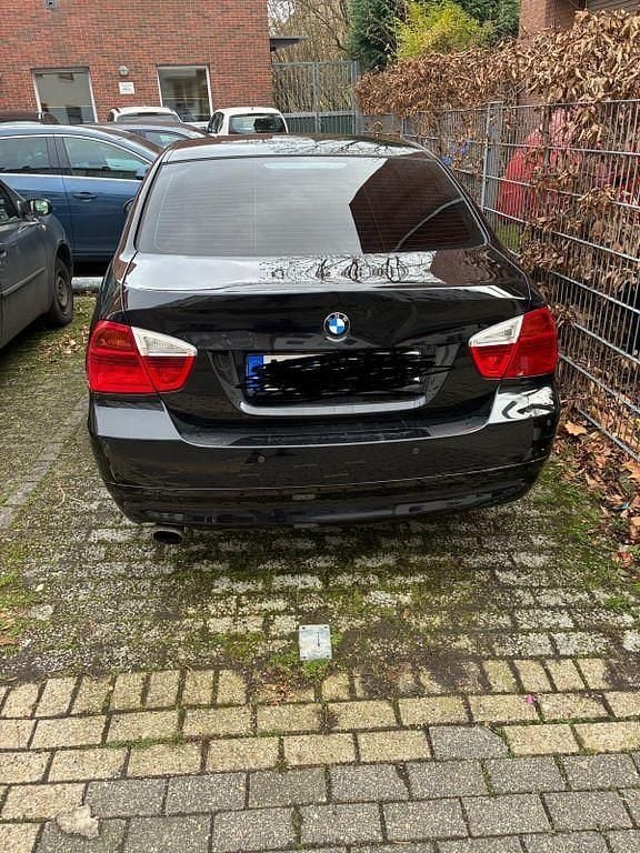 Schwarz Gebraucht 2006 BMW 318 Limousine | 2.500 € (Superpreis) - Bild 1/4