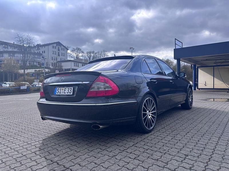 Gebraucht Mercedes E320 Elegance 224 PS (164 kW) 2007 Schwarz Limousine