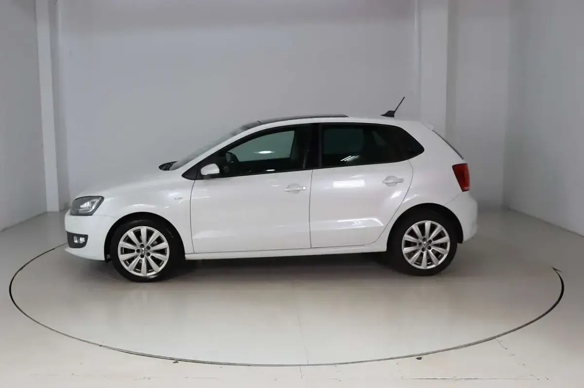 Gebraucht VW Polo Life 90 PS (66 kW) 2014 Oryxweiß perlmutteffekt Kleinwagen