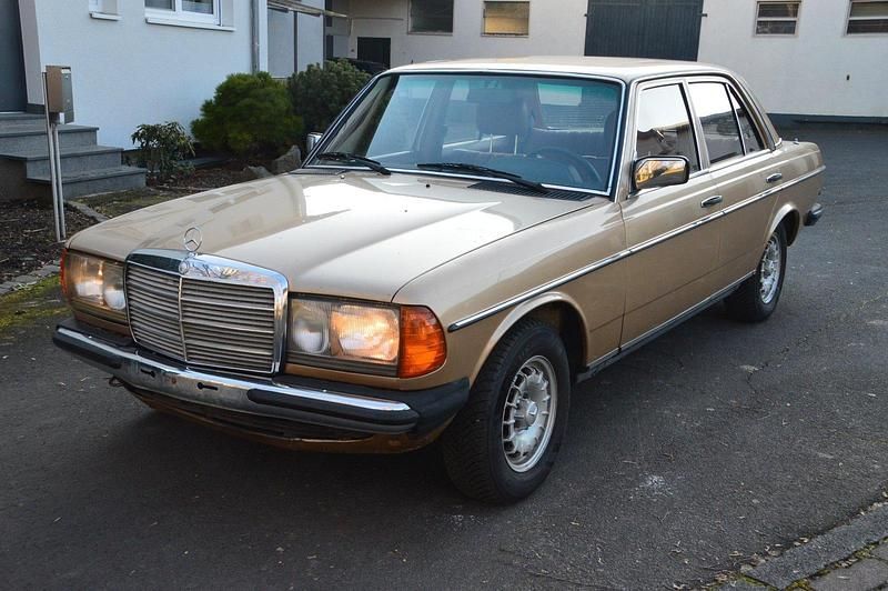 Gebraucht Mercedes E300 80 PS (58 kW) 1982 Gold Limousine