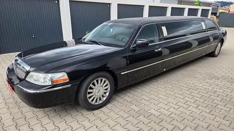 Schwarz Gebraucht 2006 Lincoln Town Car Limousine | 11.990 € - Bild 1/4