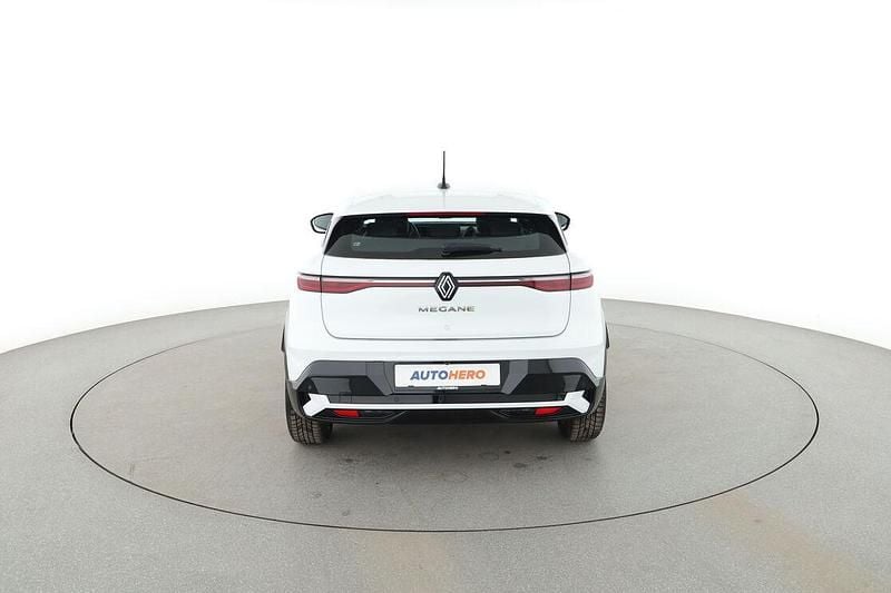 Begagnad Renault Megane E-Tech Equilibre 96 kW (131 HK) 2022 Vit Sedan