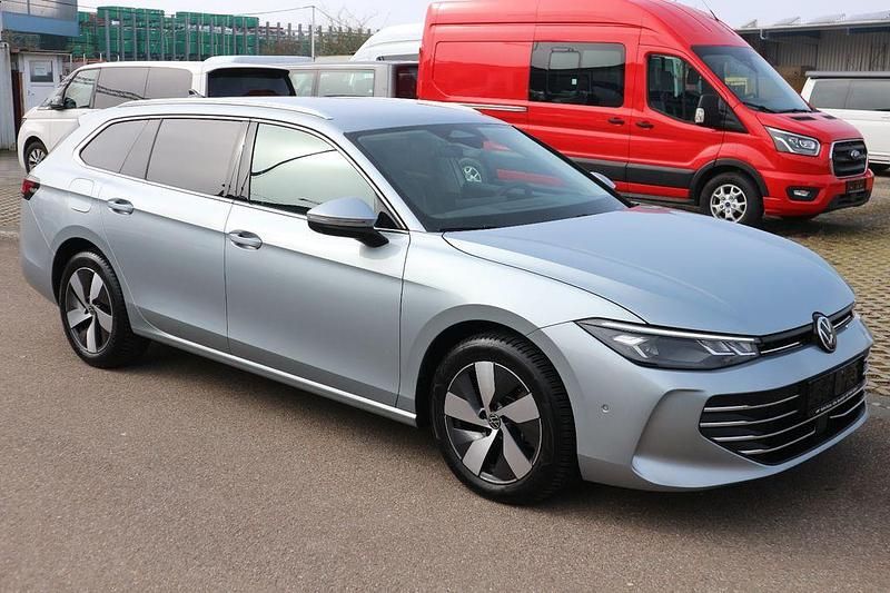 Gebraucht VW Passat Business 150 PS (110 kW) 2024 Silber Kombi