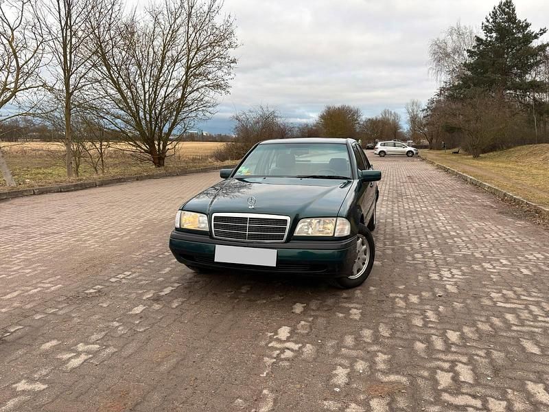 Gebraucht Mercedes C180 122 PS (89 kW) 1996 Grün Limousine