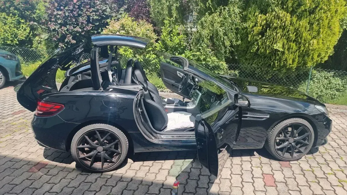 Gebraucht Mercedes SLC180 156 PS (114 kW) 2018 Schwarz Cabrio