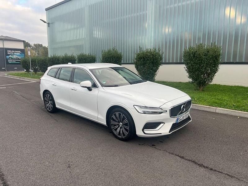 Weiß Gebraucht 2019 Volvo V60 Inscription Kombi | 22.400 € (Fairer Preis) - Bild 1/4