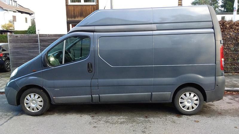 Grau Gebraucht 2013 Opel Vivaro Van | 6.300 € (Guter Preis) - Bild 1/4