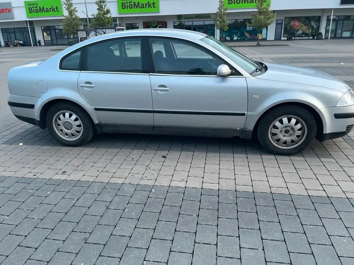Usata VW Passat 131 CV (96 kW) 2003 Argento Berlina