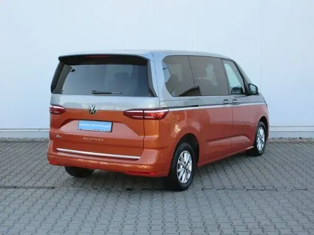 Gebraucht VW Multivan Life 150 PS (110 kW) 2023 Silber Van / Kleinbus