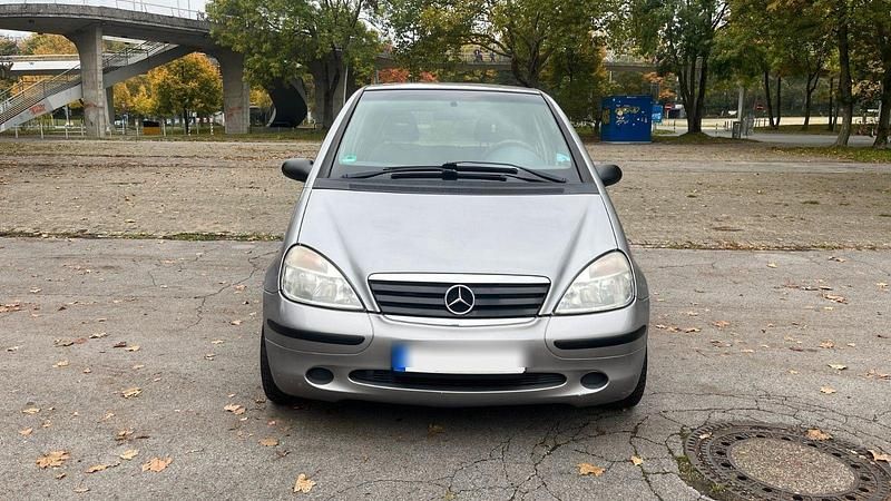 Grau Gebraucht 2001 Mercedes A140 Kleinwagen | 1.000 € (Fairer Preis) - Bild 1/4