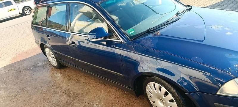 Gebraucht VW Passat 136 PS (100 kW) 2004 Blau Kombi