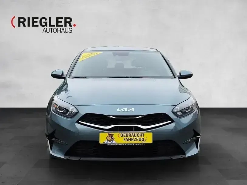 Używany Kia Ceed Vision 159 KM (116 kW) 2024 Szary Hatchback