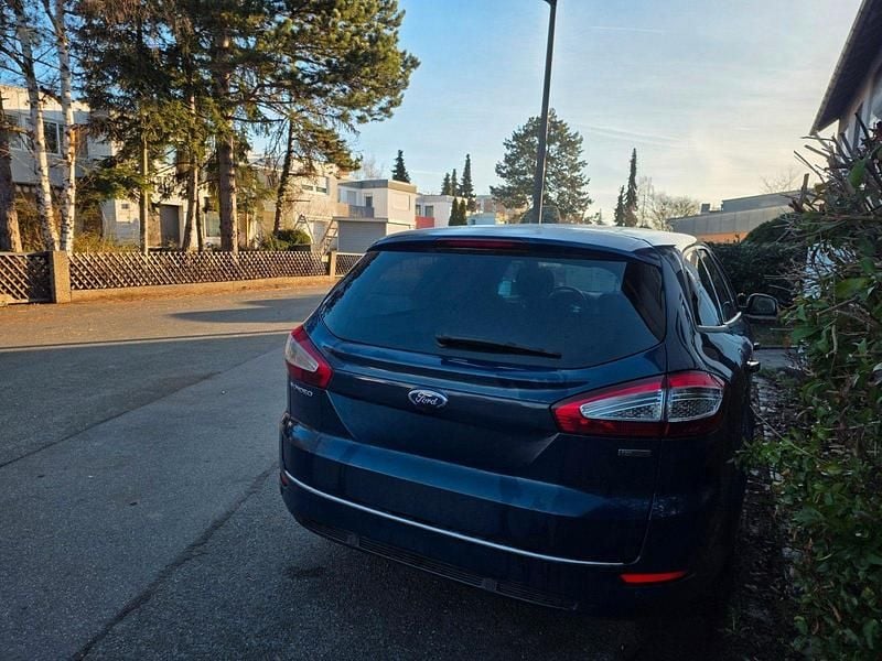Gebraucht Ford Mondeo 116 PS (85 kW) 2013 Blau Kombi