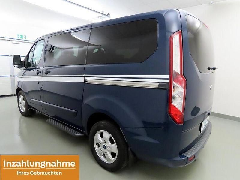 Gebraucht Ford Tourneo Titanium 170 PS (125 kW) 2017 Blazerblau Van / Kleinbus