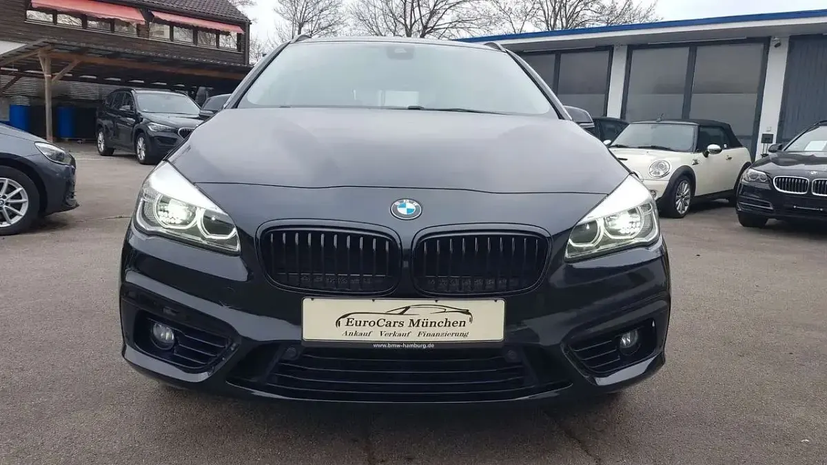 Gebraucht BMW 218 Sport Line 150 PS (110 kW) 2016 Saphirschwarz metallic Van / Kleinbus