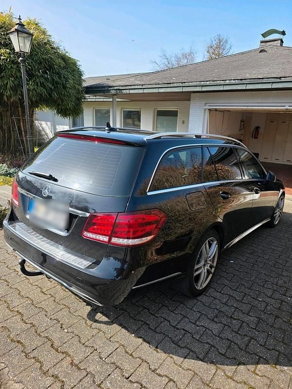 Gebraucht Mercedes E250 204 PS (150 kW) 2014 Schwarz Kombi