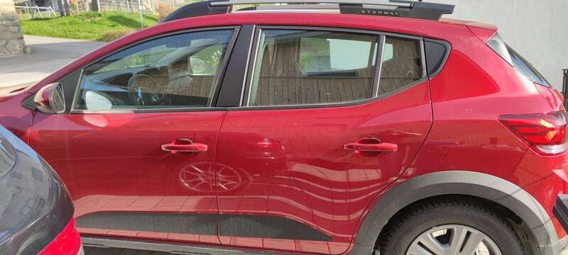 Rot Gebraucht 2021 Dacia Sandero Stepway Kleinwagen | 14.900 € (Fairer Preis) - Bild 1/4