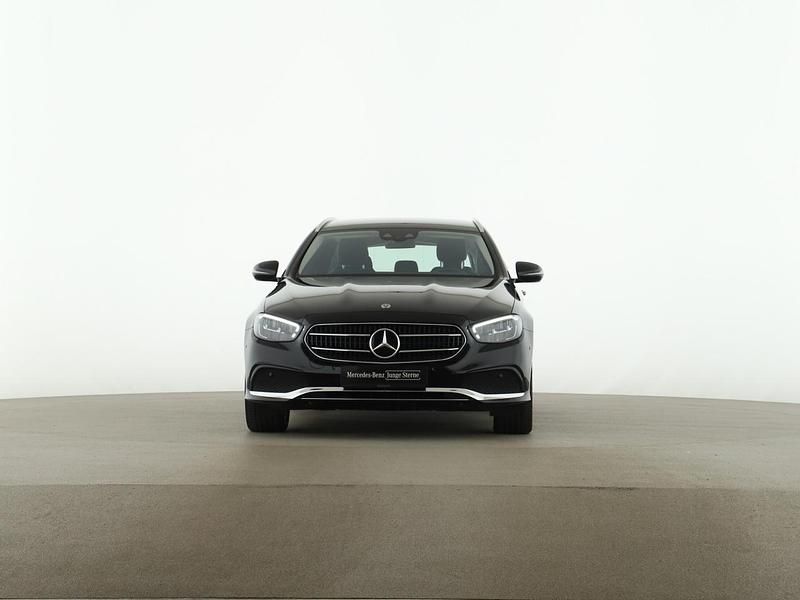 Gebraucht Mercedes E300 Avantgarde 320 PS (235 kW) 2022 Schwarz Kombi