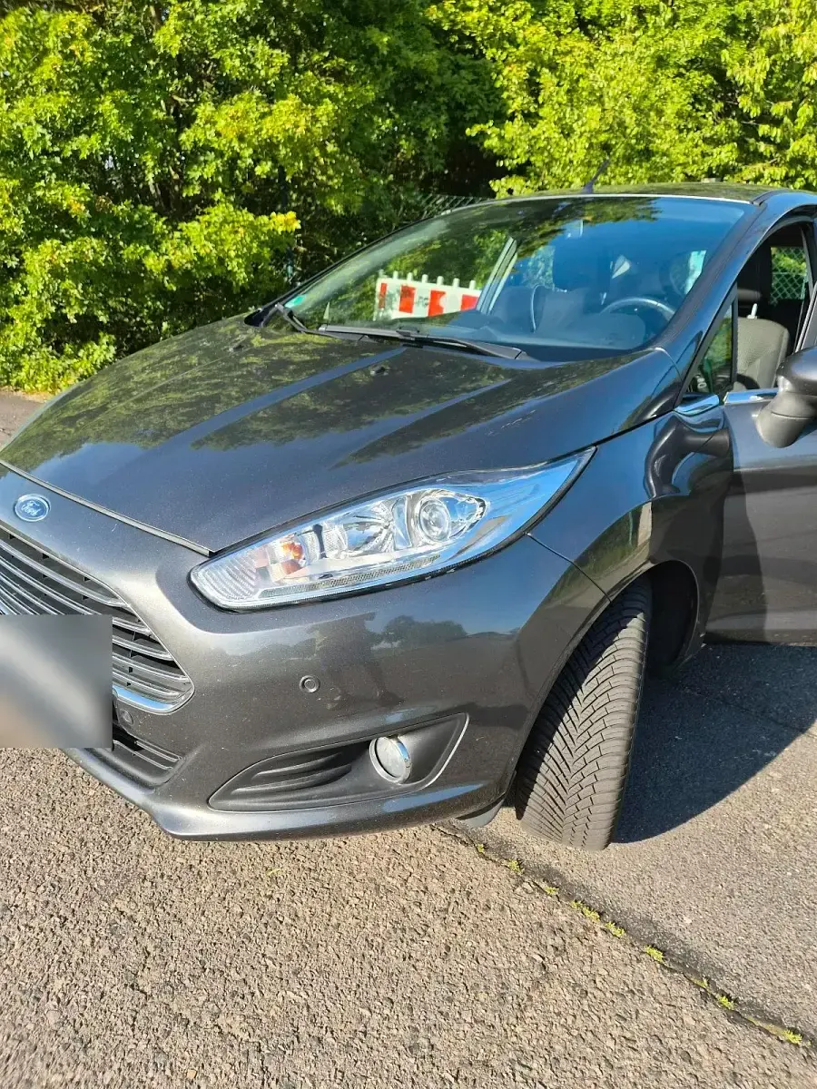 Gebraucht Ford Fiesta 101 PS (74 kW) 2016 Grau Kleinwagen