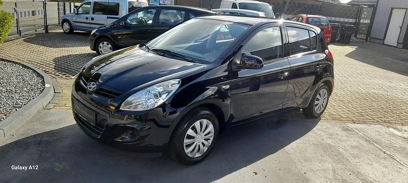 Schwarz Gebraucht 2011 Hyundai i20 Kleinwagen | 5.450 € (Etwas zu teuer) - Bild 1/4
