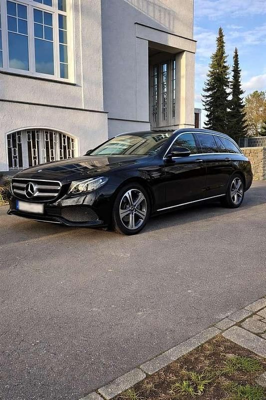 Gebraucht 2016 Mercedes E200 Avantgarde Kombi | 23.990 € (Etwas zu teuer) - Bild 1/4
