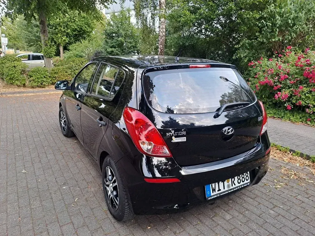 Gebraucht Hyundai i20 Edition 86 PS (63 kW) 2014 Schwarz Kleinwagen