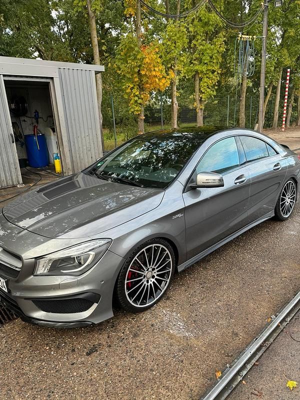 Grau Gebraucht 2016 Mercedes CLA45 AMG AMG Limousine | 23.600 € (Guter Preis) - Bild 1/4