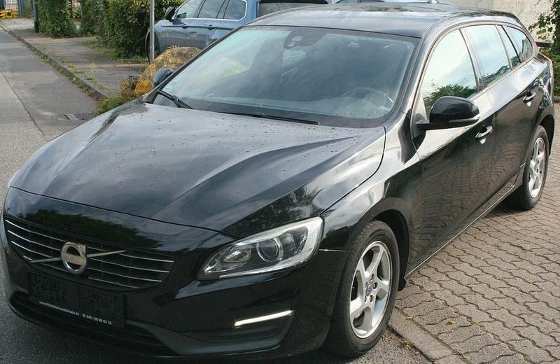 Schwarz Gebraucht 2014 Volvo V60 Kinetic Kombi | 6.799 € (Fairer Preis) - Bild 1/4